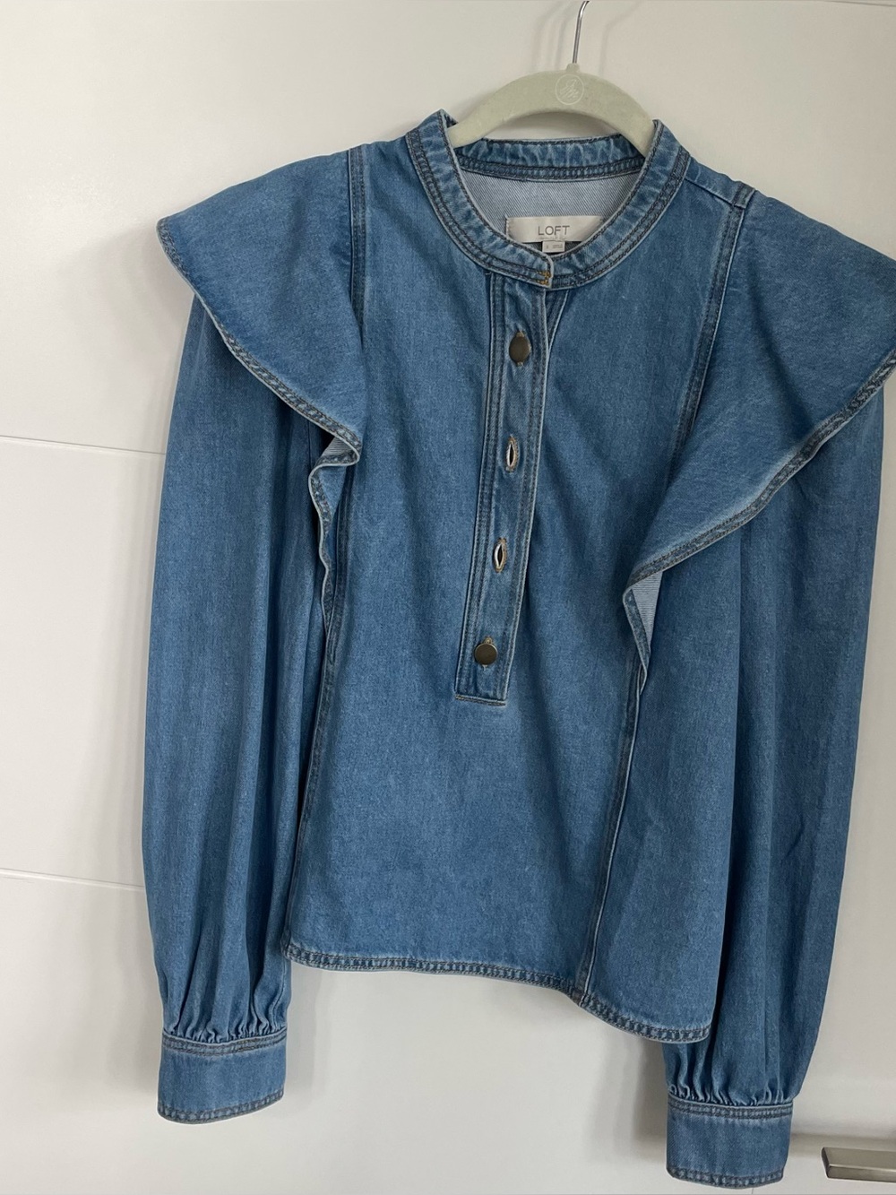 🔥LOFT🔥Denim Ruffle-Shoulder Blouse, Small